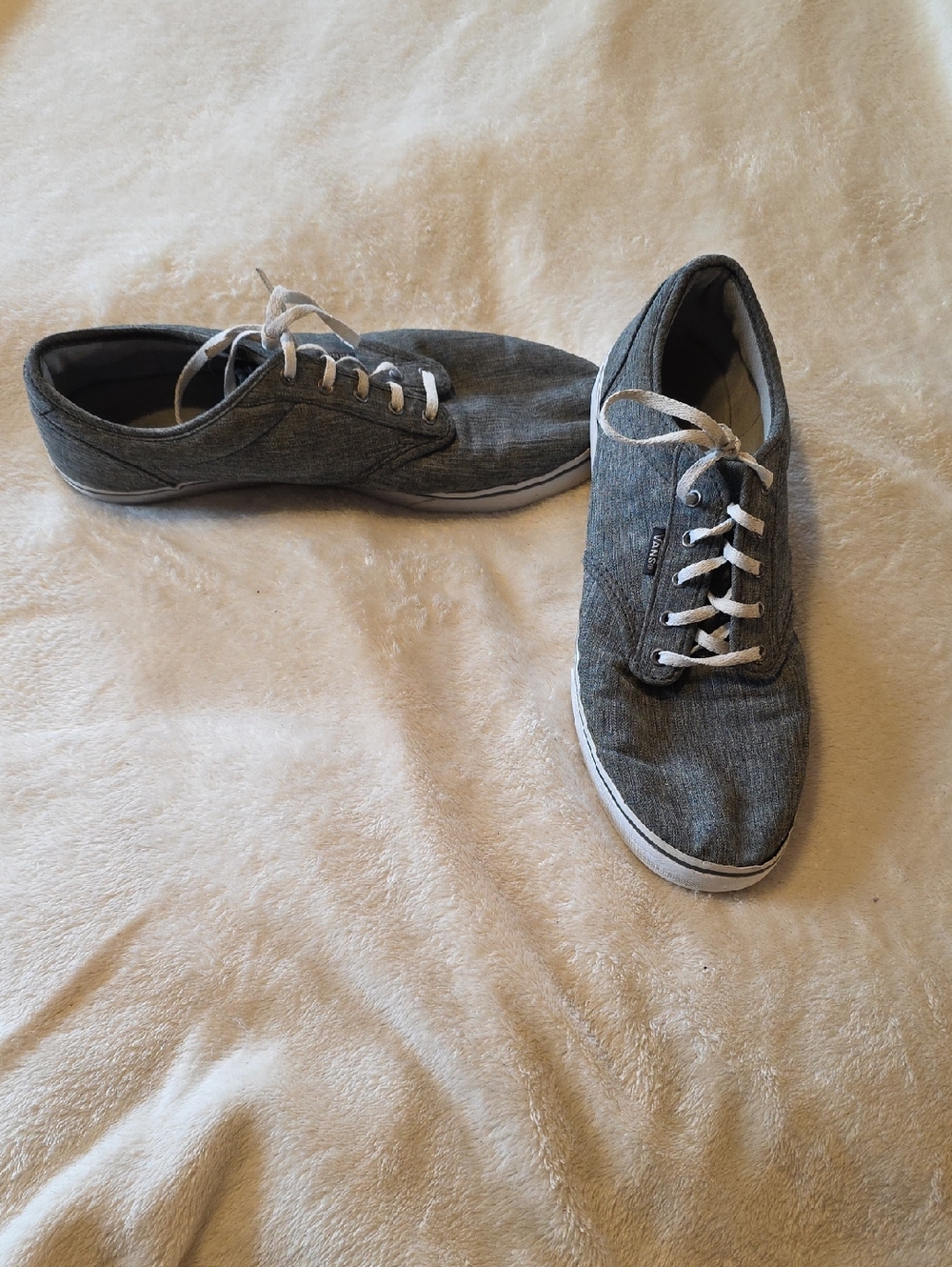 Vans Women's Gray Canvas Low-Top Sneakers